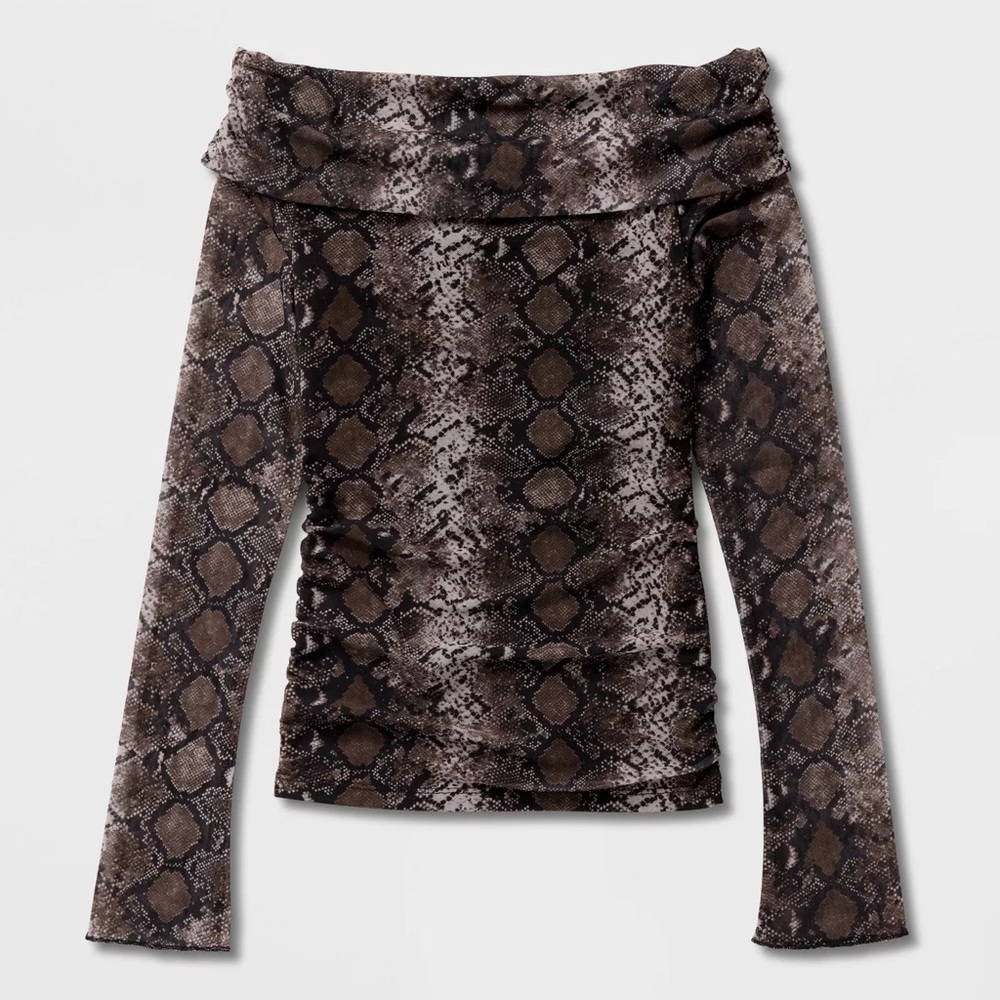 Like new Snakeskin off the shoulder blouse - Picture 3 of 5